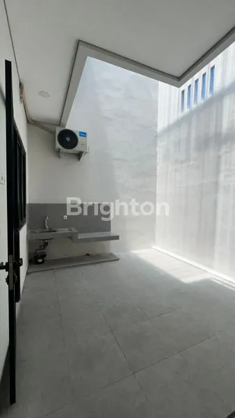 image RUMAH 2 LT SEMI FURNISHED 3KT DI KUTISARI (7)