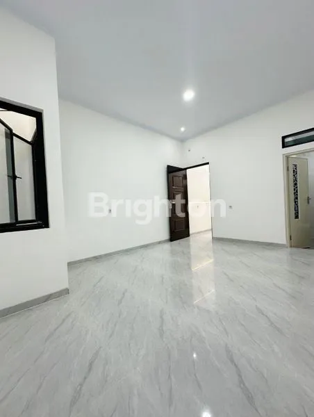 image READY 4 UNIT RUMAH BARU, 3 LANTAI TANJUNG DUREN BARAT KONDISI BAGUS SIAP HUNI HADAP UTARA ROW JALAN 3 MOBIL DEKAT MALL KAMPUS DLL (6)