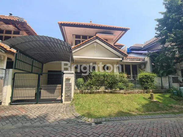 image RUMAH 2 LANTAI SIAP HUNI FULL FURNISHED, TINGGAL BAWA KOPER SAJA GRAHA FAMILI SURABAYA BARAT (1)