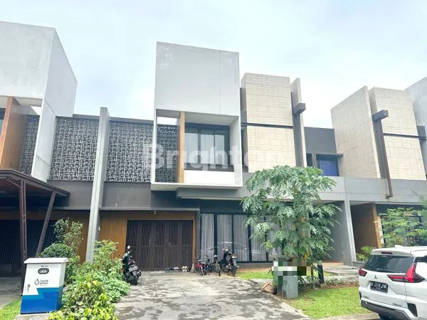 RUMAH MEWAH 2 LANTAI LT 300M² DI ELDORA SUVARNA SUTRA