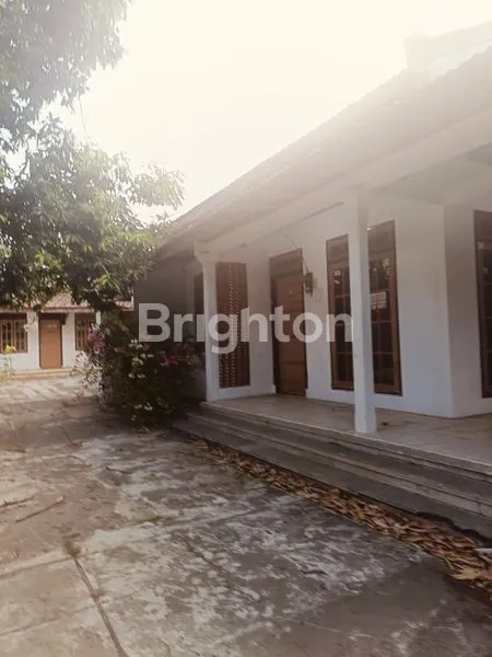 image RUMAH SIAP HUNI DI JL PENANGGUNGAN KEDIRI JAWA TIMUR (3)