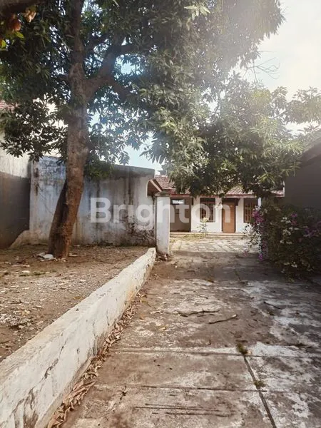 image RUMAH SIAP HUNI DI JL PENANGGUNGAN KEDIRI JAWA TIMUR (2)