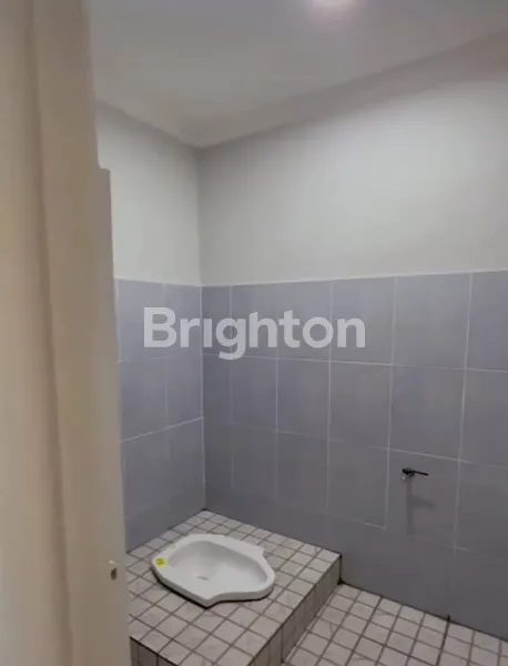 image BARU RUKO 3 LANTAI PINGGIR JALAN AH NASUTION DI METRO (7)