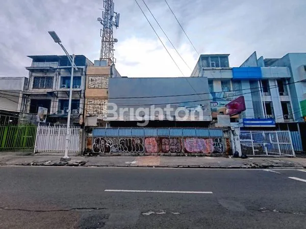 image RUMAH KOMERSIAL BANGUNAN 3 LANTAI TEMPAT USAHA EX. DEALER MOTOR RESMI HONDA SANGAT STRATEGIS PINGGIR JALAN RAYA LOKASI FAVORIT & PREMIUM COCOK UNTUK DEALER, BANK, RESTORAN, KLINIK, CAFE, KULINER, MINI MARKET, KANTOR & INVESTASI USAHA STRATEGIS LAINNYA DI (1)