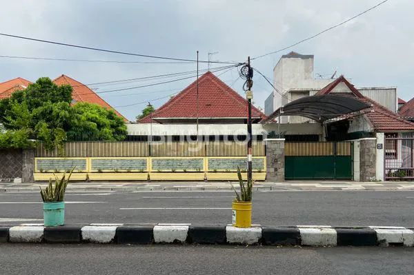 image RUMAH BESAR DI JALAN BENGAWAN SURABAYA YANG COCOK BUAT SEMUA USAHA (1)