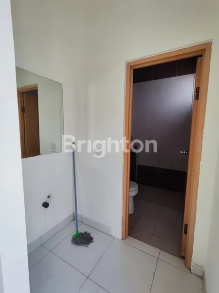 image RUMAH MODERN DENGAN LINGKUNGAN NYAMAN, ASRI, STRATEGIS DI AVANI AMARILLA BSD TANGERANG (4)