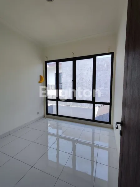 image RUMAH MODERN DENGAN LINGKUNGAN NYAMAN, ASRI, STRATEGIS DI AVANI AMARILLA BSD TANGERANG (6)