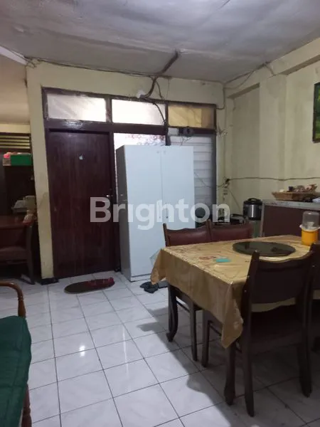image RUMAH STRATEGIS 2,5 LANTAI DI KEBON KACANG TANAH ABANG JAKARTA PUSAT (7)