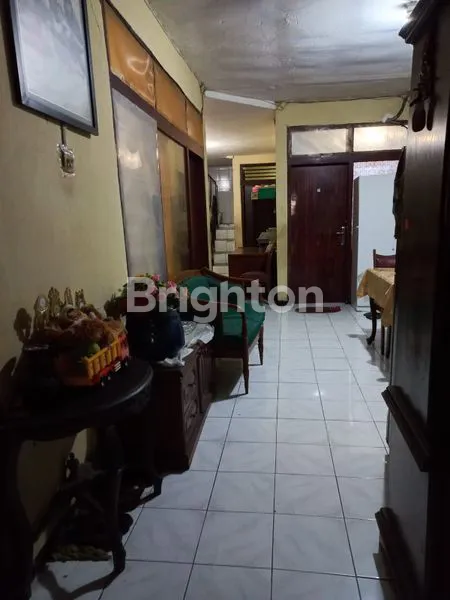 image RUMAH STRATEGIS 2,5 LANTAI DI KEBON KACANG TANAH ABANG JAKARTA PUSAT (2)