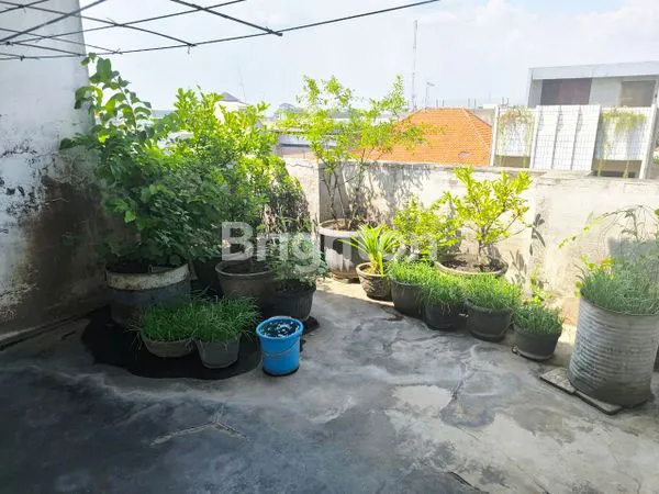 image RUKO DIJUAL PINGGIR JALAN UTAMA DEKAT DENGAN PASAR GEDE SOLO (8)