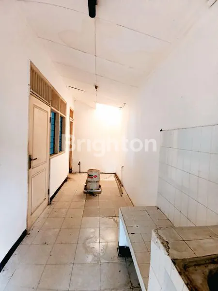 image HOT DEALS RUMAH HITUNG TANAH STRATEGIS BEBAS BANJIR POSISI HOOK HALAMAN LUAS COCOK UNTUK HUNIAN MEWAH DLL DI PURI INDAH KEMBANGAN JAKARTA BARAT  (5)