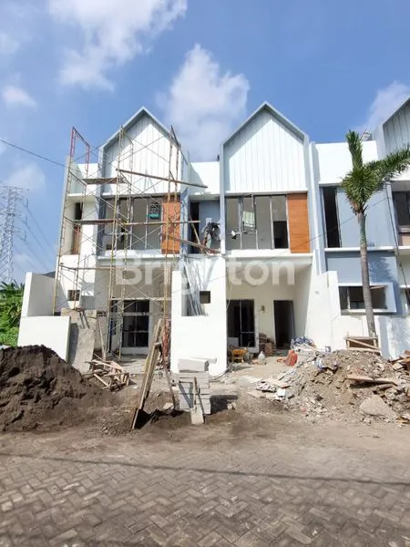image RUMAH NEW GRESS PRAPEN INDAH DEKAT JEMURSARI AYANI SIER TENGGILIS RUNGKUT  (1)