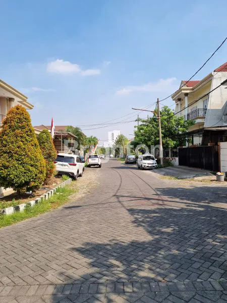 image RUMAH NEW GRESS PRAPEN INDAH DEKAT JEMURSARI AYANI SIER TENGGILIS RUNGKUT  (3)