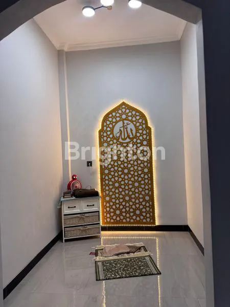 image DIJUAL RUMAH MEWAH FULLFURNISH TENGAH KOTA BERNUANSA MINIMALIS LOKASI KM 6,5 AMAN NYAMAN HARGA NEGO (6)