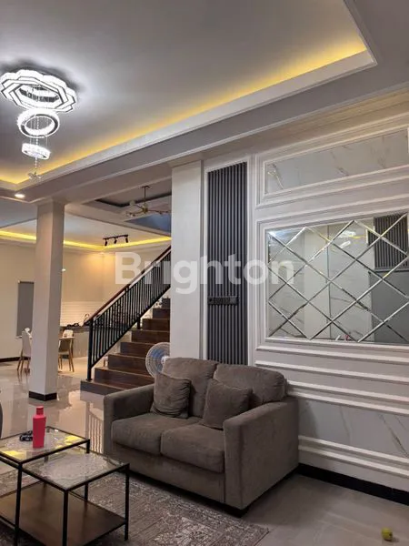 image DIJUAL RUMAH MEWAH FULLFURNISH TENGAH KOTA BERNUANSA MINIMALIS LOKASI KM 6,5 AMAN NYAMAN HARGA NEGO (3)