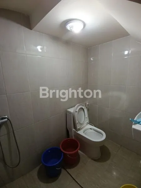 image RUMAH 3 LANTAI FURNISHED STRATEGIS KONDISI ISTIMEWA, BAGUS & TERAWAT, NYAMAN BEBAS BANJIR DI TOMANG JAKARTA BARAT (5)