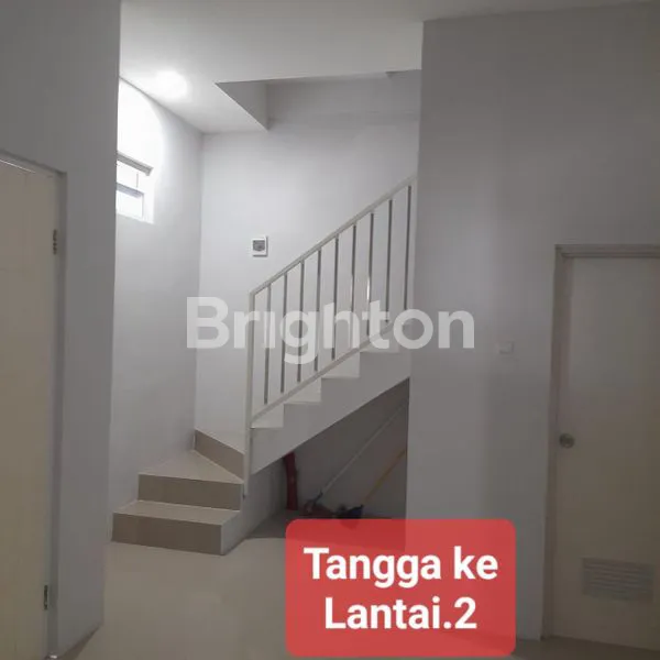 image RUMAH 2LANTAI MULUS BANGET , CLUSTER DEPAN ICONMALL GRESIK (5)