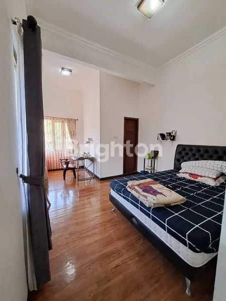 image RUMAH MEWAH LT 213 LB 400 DI TANAH SAREAL (5)