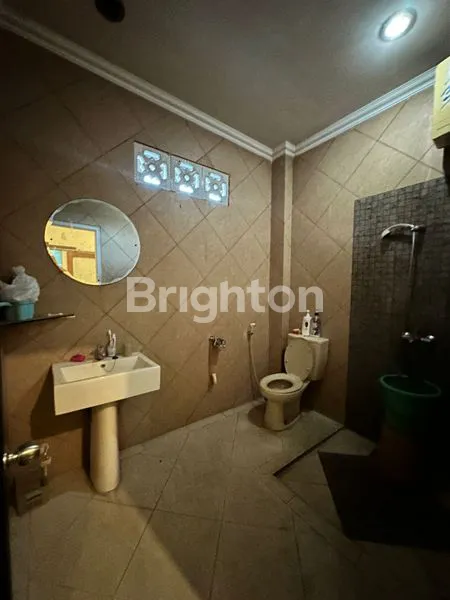 image RUMAH CANTIK MODERN BAGUS & STRATEGIS DI LINGKUNGAN PREMIUM, 2 LANTAI DENGAN MEZANINE, BEBAS BANJIR DI DALAM KOMPLEK PERUMAHAN DI BEKASI SELATAN  (2)