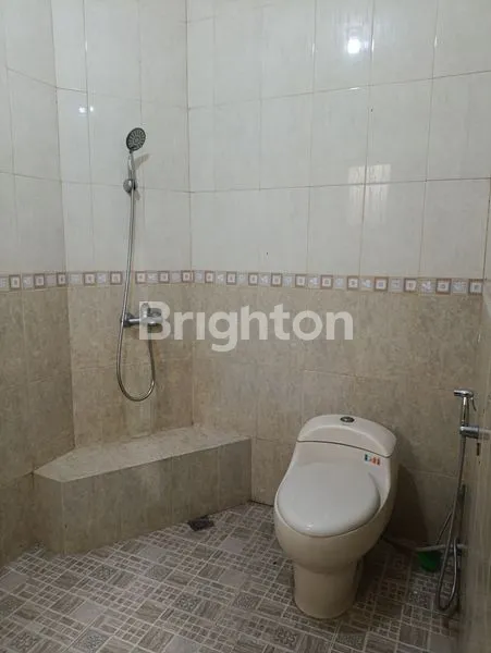 image RUMAH CANTIK MODERN BAGUS & STRATEGIS DI LINGKUNGAN PREMIUM, 2 LANTAI DENGAN MEZANINE, BEBAS BANJIR DI DALAM KOMPLEK PERUMAHAN DI BEKASI SELATAN  (7)