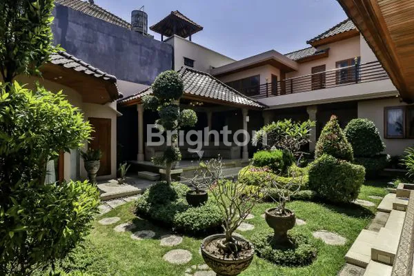 image RUMAH  MEWAH DUA LANTAI LOKASI STRATEGIS DI PURI CANDRA ASRI DENPASAR (7)