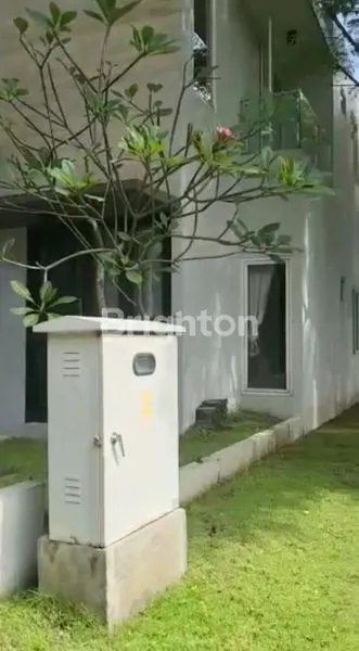 image RUMAH HOEK MEWAH DI KAWASAN HUNIAN ELITE KAHURIPAN NIRWANA SIDOARJO (2)