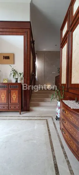 image RUMAH MEWAH GREEN GARDEN 300M 2,5 LANTAI  (3)