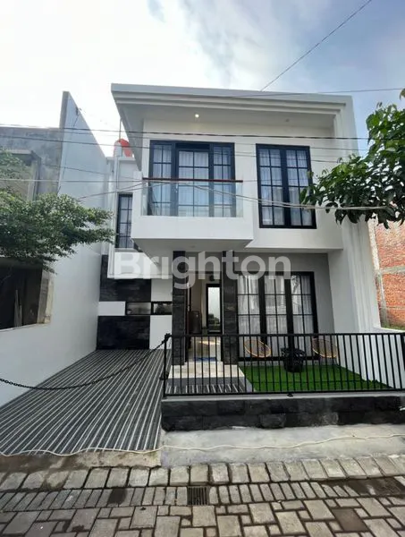 image VILA 2 LANTAI DI BATU MALANG, KOLAM RENANG PRIBADI (1)