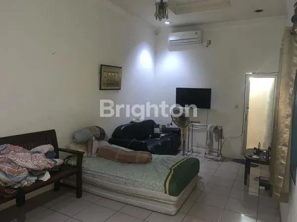 image RUMAH 3 LANTAI LOKASI STRATEGIS DAERAH SENEN JAKARTA PUSAT (7)