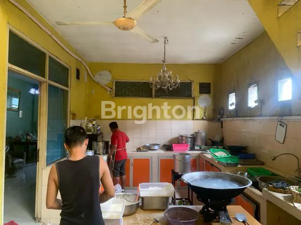 image RUMAH 3 LANTAI LOKASI STRATEGIS DAERAH SENEN JAKARTA PUSAT (5)