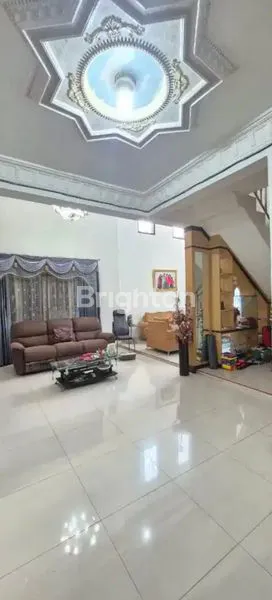 image DIJUAL RUMAH MEWAH 2 LANTAI DI PONDOK MUTIARA D7, PEKANBARU – LOKASI STRATEGIS DEKAT FASILITAS SEKOLAH, MALL, RS (3)