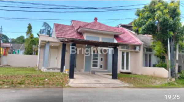 image RUMAH BERSIIH DAN CANTIK POSISI HOOK HALAMAN LUAS DALAM  PERUMAHAN WIKA BALIKPAPAN (1)