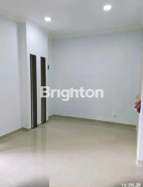 image RUMAH BERSIIH DAN CANTIK POSISI HOOK HALAMAN LUAS DALAM  PERUMAHAN WIKA BALIKPAPAN (5)