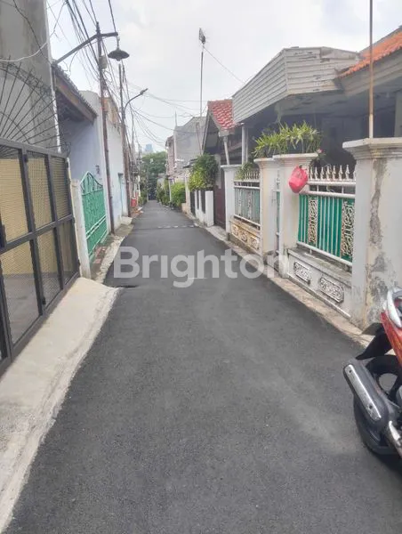 image RUMAH BAGUS BARU RENOVASI 2 LANTAI KEMANDORAN (7)