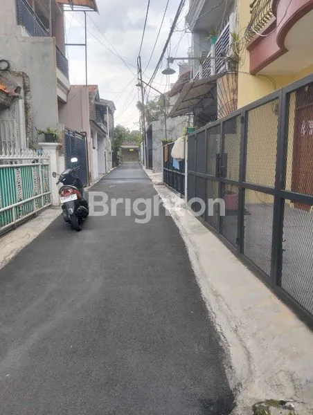 image RUMAH BAGUS BARU RENOVASI 2 LANTAI KEMANDORAN (6)