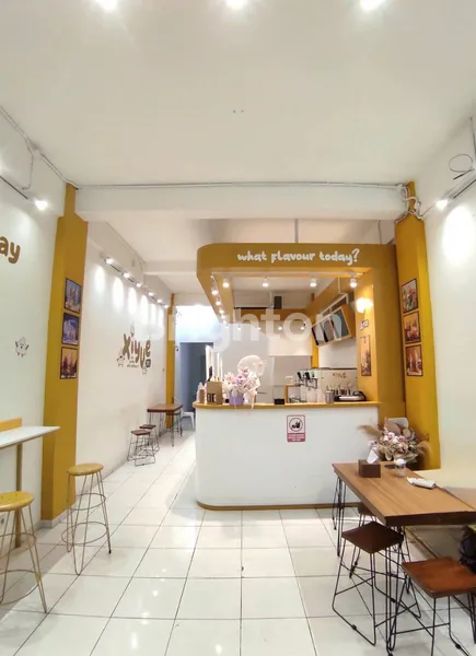 image RUKO RAYA MANUKAN TAMA 3 LANTAI PARKIRAN LUAS PRIME LOKASI DI JALAN UTAMA MANUKAN SEDERETAN DENGAN BANK2, CAFE, RESTO  (4)