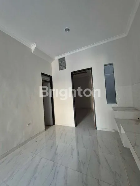 image RUMAH 2 LANTAI BARU GRESS STRATEGIS DEKAT PAKUWON CITY SUPERINDO MULYOSARI ITS UNAIR KAMPUS C SEKOLAH² XIN ZHONG GLORIA CITA HATI RS MITRA KELUARGA KENJERAN (3)
