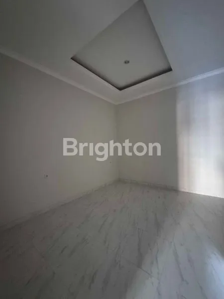 image RUMAH 2 LANTAI BARU GRESS STRATEGIS DEKAT PAKUWON CITY SUPERINDO MULYOSARI ITS UNAIR KAMPUS C SEKOLAH² XIN ZHONG GLORIA CITA HATI RS MITRA KELUARGA KENJERAN (5)