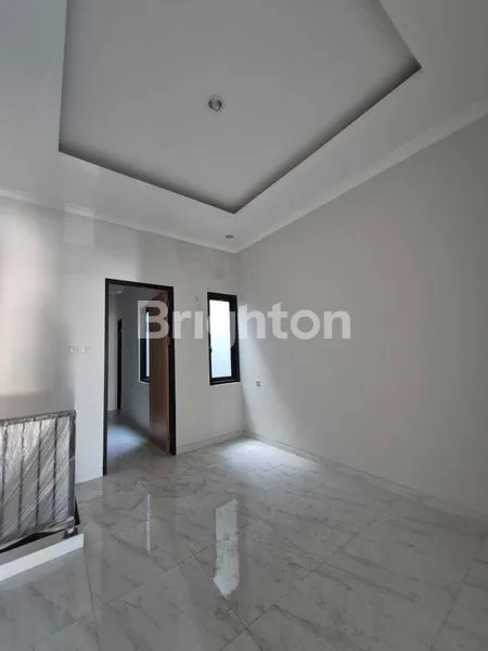 image RUMAH 2 LANTAI BARU GRESS STRATEGIS DEKAT PAKUWON CITY SUPERINDO MULYOSARI ITS UNAIR KAMPUS C SEKOLAH² XIN ZHONG GLORIA CITA HATI RS MITRA KELUARGA KENJERAN (8)