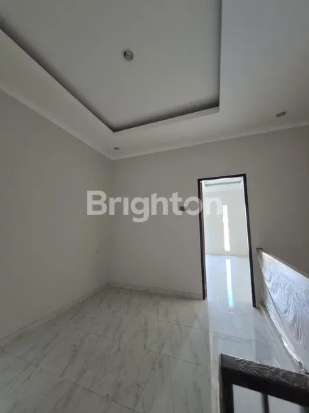 image RUMAH 2 LANTAI BARU GRESS STRATEGIS DEKAT PAKUWON CITY SUPERINDO MULYOSARI ITS UNAIR KAMPUS C SEKOLAH² XIN ZHONG GLORIA CITA HATI RS MITRA KELUARGA KENJERAN (6)