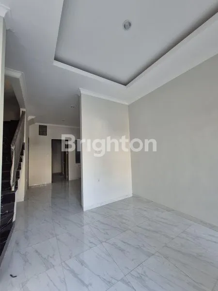image RUMAH 2 LANTAI BARU GRESS STRATEGIS DEKAT PAKUWON CITY SUPERINDO MULYOSARI ITS UNAIR KAMPUS C SEKOLAH² XIN ZHONG GLORIA CITA HATI RS MITRA KELUARGA KENJERAN (2)
