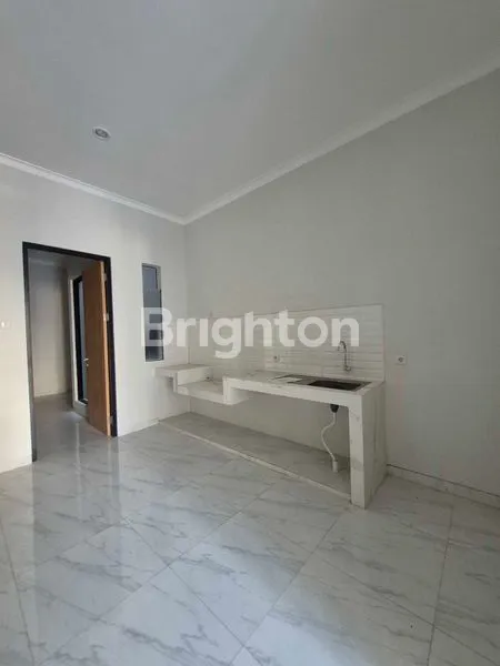 image RUMAH 2 LANTAI BARU GRESS STRATEGIS DEKAT PAKUWON CITY SUPERINDO MULYOSARI ITS UNAIR KAMPUS C SEKOLAH² XIN ZHONG GLORIA CITA HATI RS MITRA KELUARGA KENJERAN (4)