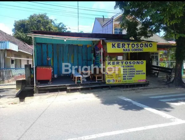 image RUMAH SEMI PERMANEN DITENGAH KOTA  (1)