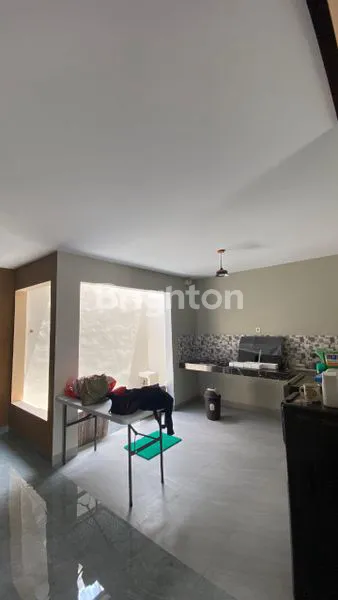 image RUMAH MEWAH GENTAN LT 84M² DEKAT MALL (5)