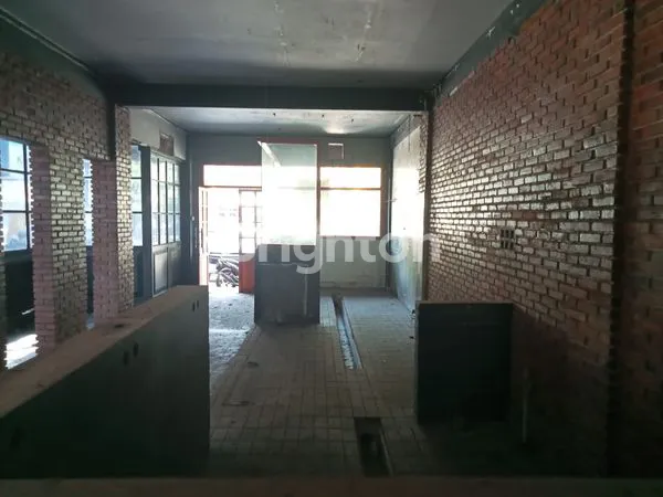 image RUKO KOMERSIAL 3½ LANTAI, NOL JALAN, BEKAS RESTO, KLAMPIS JAYA, SUKOLILO, SURABAYA, JAWA TIMUR (4)