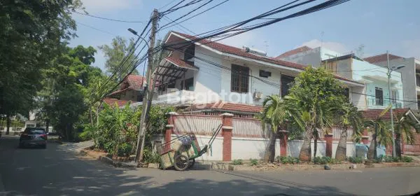 image DIJUAL RUMAH HOEK 2,5 LANTAI DI KELAPA GADING JAKARTA UTARA. COCOK UNTUK KOS-KOSAN (1)