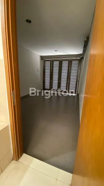 image RUMAH MODERN MINIMALIS TERLARIS DI CLUSTER LUXMORE, GREENWICH (3)