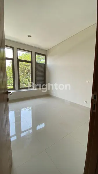 image RUMAH MODERN MINIMALIS TERLARIS DI CLUSTER LUXMORE, GREENWICH (4)