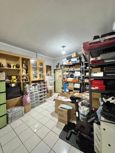 image RUKO 2 LANTAI BISA DIBELI 2 UNIT BERSEBELAHAN LOKASI STRATEGIS DI KOMPLEKS KOSAMBI BARU DEKAT GREEN LAKE CITY (8)