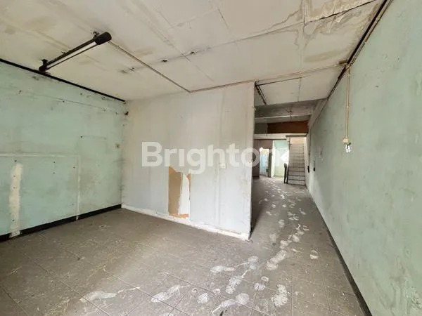 image RUKO 3 LANTAI FULL DI BAWAH HARGA PASARAN LOKASI PINGGIR JALAN RAYA BEBAS BANJIR DI DURI KOSAMBI (5)